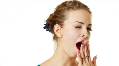 Como evitar o excesso de sono - Mulher bocejando - Euro Colchões